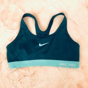Nike Swoosh Sports Bra (Medium Support)